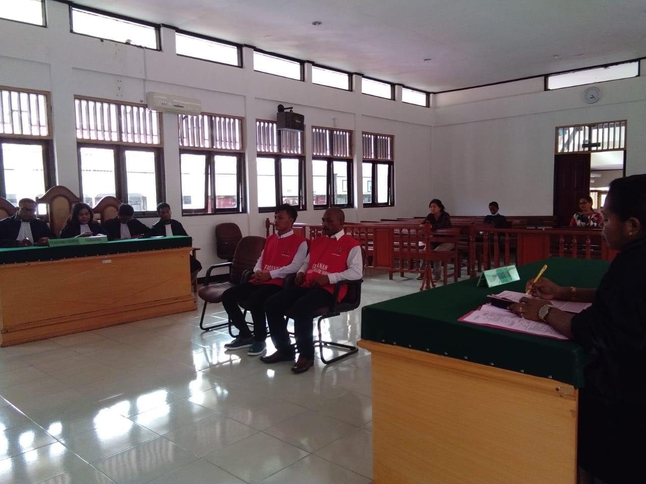 KASUS KEPEMILIKAN 20 TON CT, Imanuel dan Jonifer Jalani Sidang Perdana