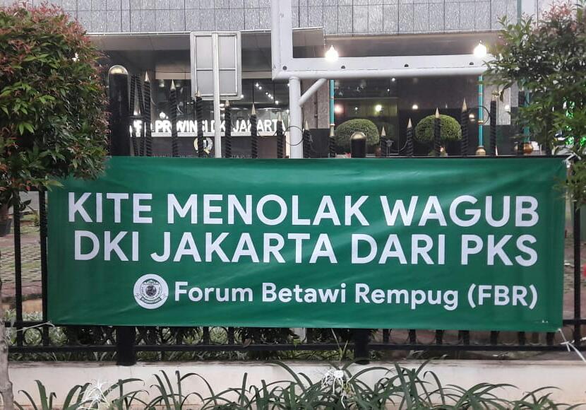FBR Bersuara Lantang : Tebar Spanduk, " KITE MENOLAK WAGUB DKI JAKARTA DARI PKS "