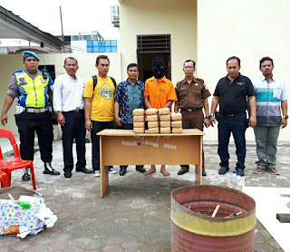 Ganja Asal Aceh Seberat 16 Kg Dimusnahkan Polsek Medan Baru.
