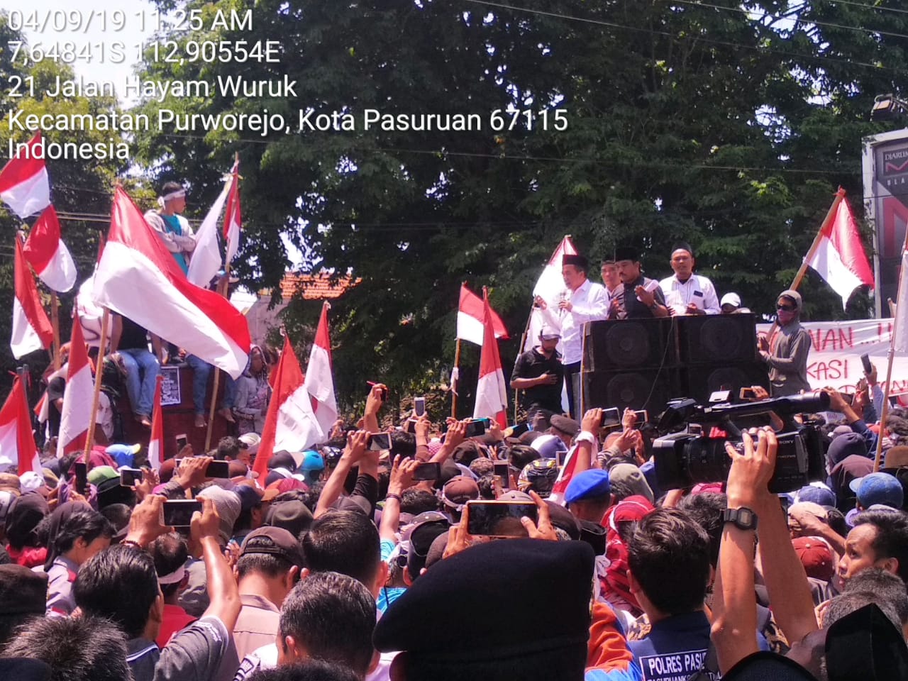 Pemerintah Kabupaten Pasuruan Dukung Aksi Warga Tolak Relokasi Oleh TNI AL Grati