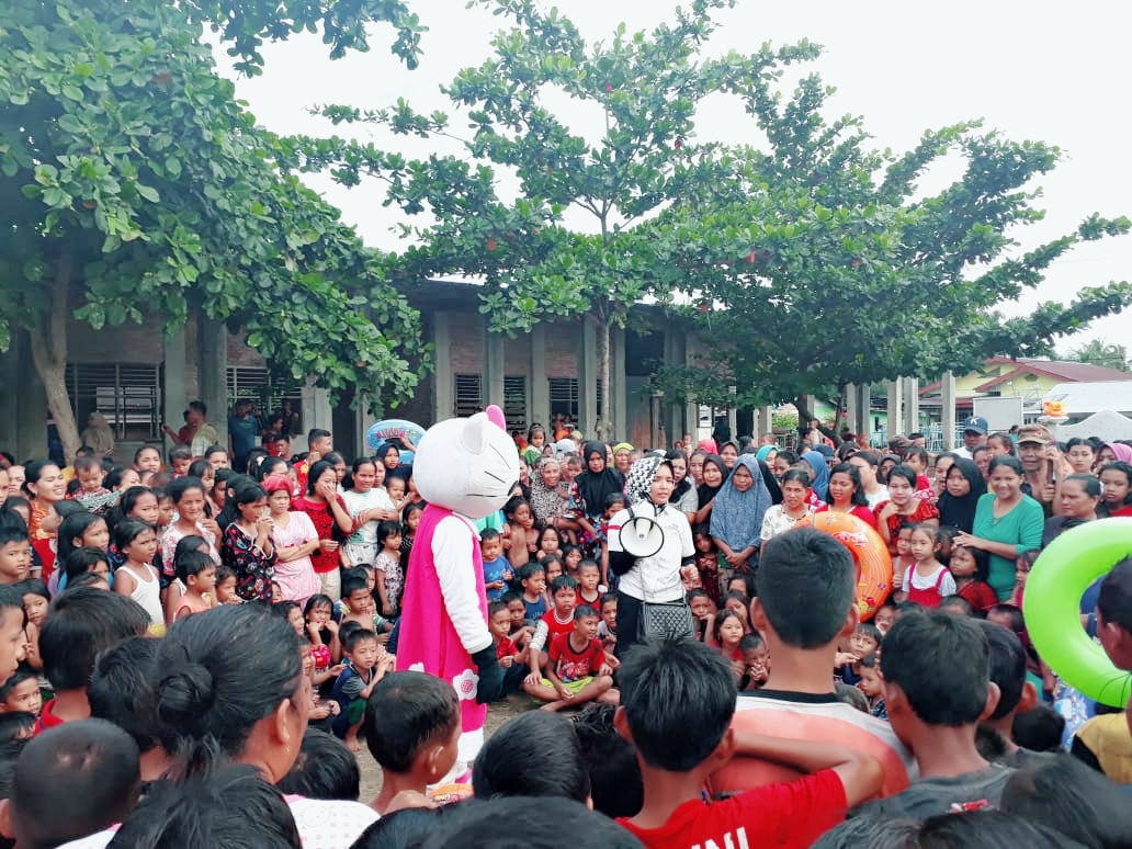 Rika Parlina Pimpin Team TRC PA Kab Bengkalis Kunjungi Anak-anak Korban Banjir 