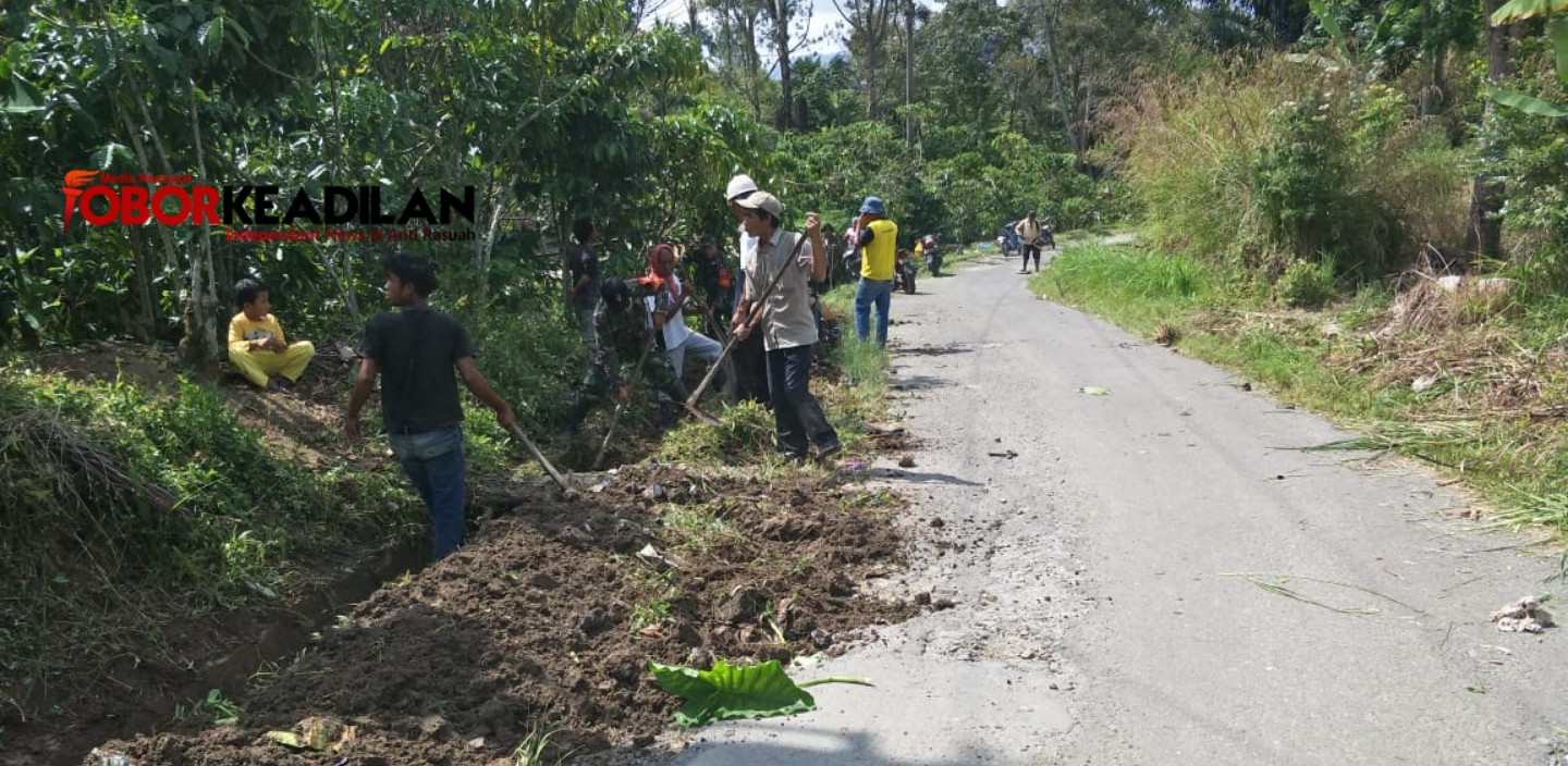 BABINSA KORAMIL 15/HABINSARAN BESERTA KOMPONEN MASYARAKAT BER GOTONG ROYONG