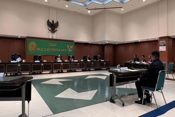Hakim Nyabu di Ruang Kerja Saat Sidang Akhirnya Dipecat