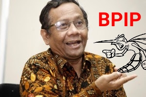 Pak Mahfud Ahli Strategi Menyemprot   "Sarang Nyamuk" Agar Diam 