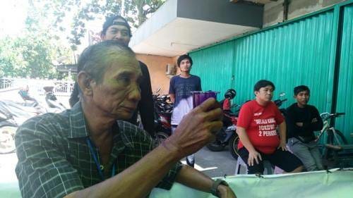Ngantuk Berat, Petugas TPS Ini Teguk Tinta Yang Dianggapnya Kopi