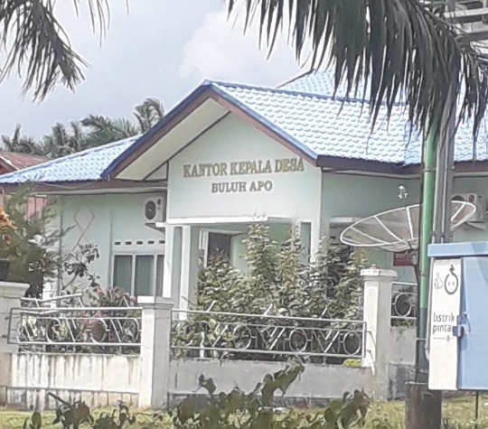 Oknum Kades di Buluh Apo Kabupaten Bengkalis, Riau " Adu Kepala" Dengan Warga