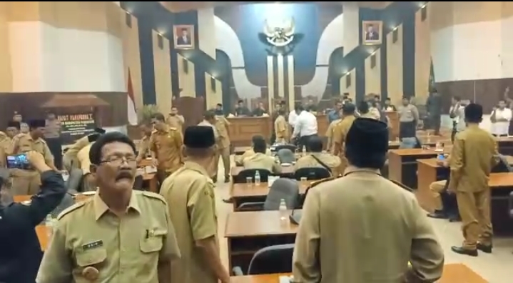 Kontroversi Ungkapan Ketua Komisi 1 Soal Tumpeng Anggaran Desa, Kepala Desa Geruduk Kantor Dewan