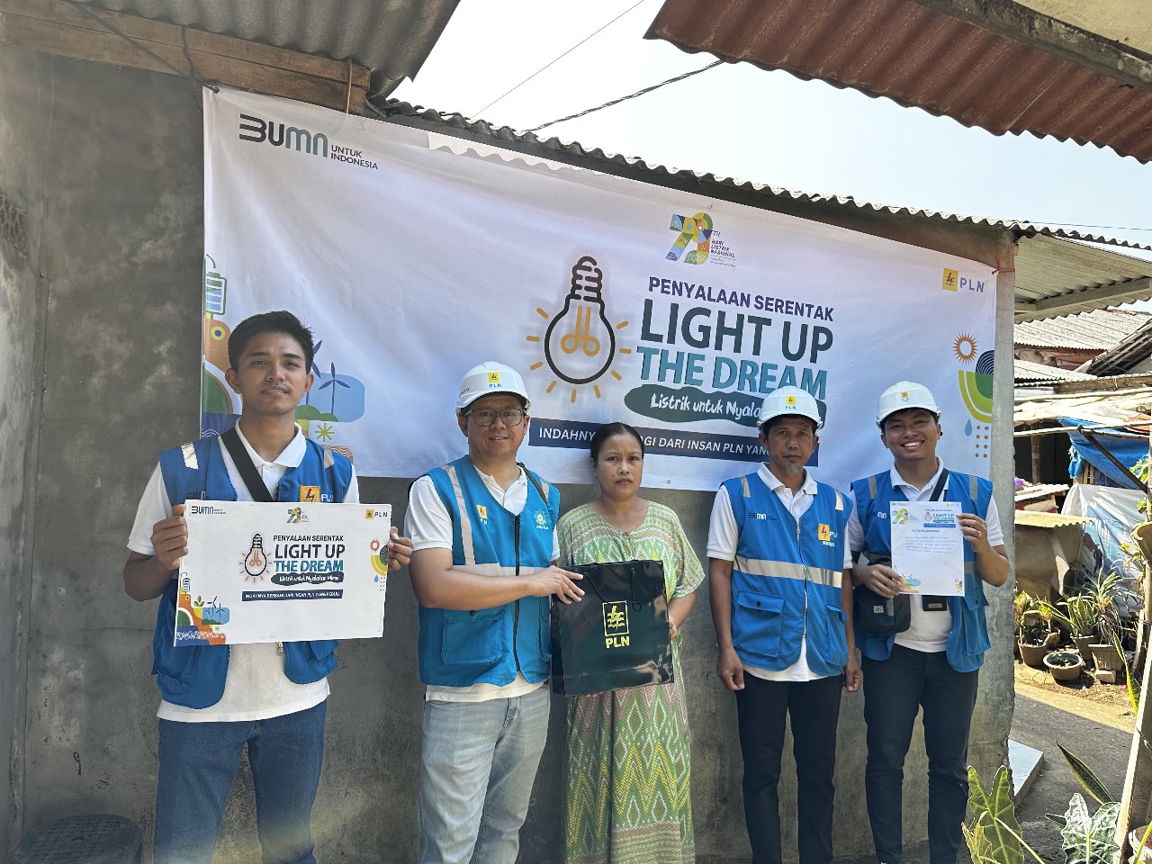 Listrik Baru, Harapan Baru: PLN ULP Sawangan Sentuh Hati 16 Keluarga Prasejahtera Jelang Hari Listrik Nasional dan Sumpah Pemuda