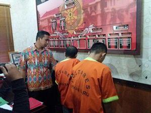 Polresta  Pekanbaru  Konfensi Press Atas Dua Orang Tersangka Pencuri Pecah Kaca