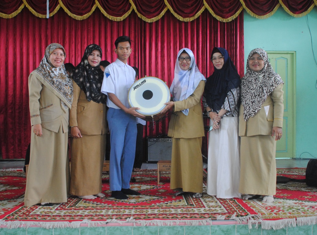 Wagub Kalteng Penuhi Janjinya Berikan Hadiah Spesial Untuk Juara Hadrah