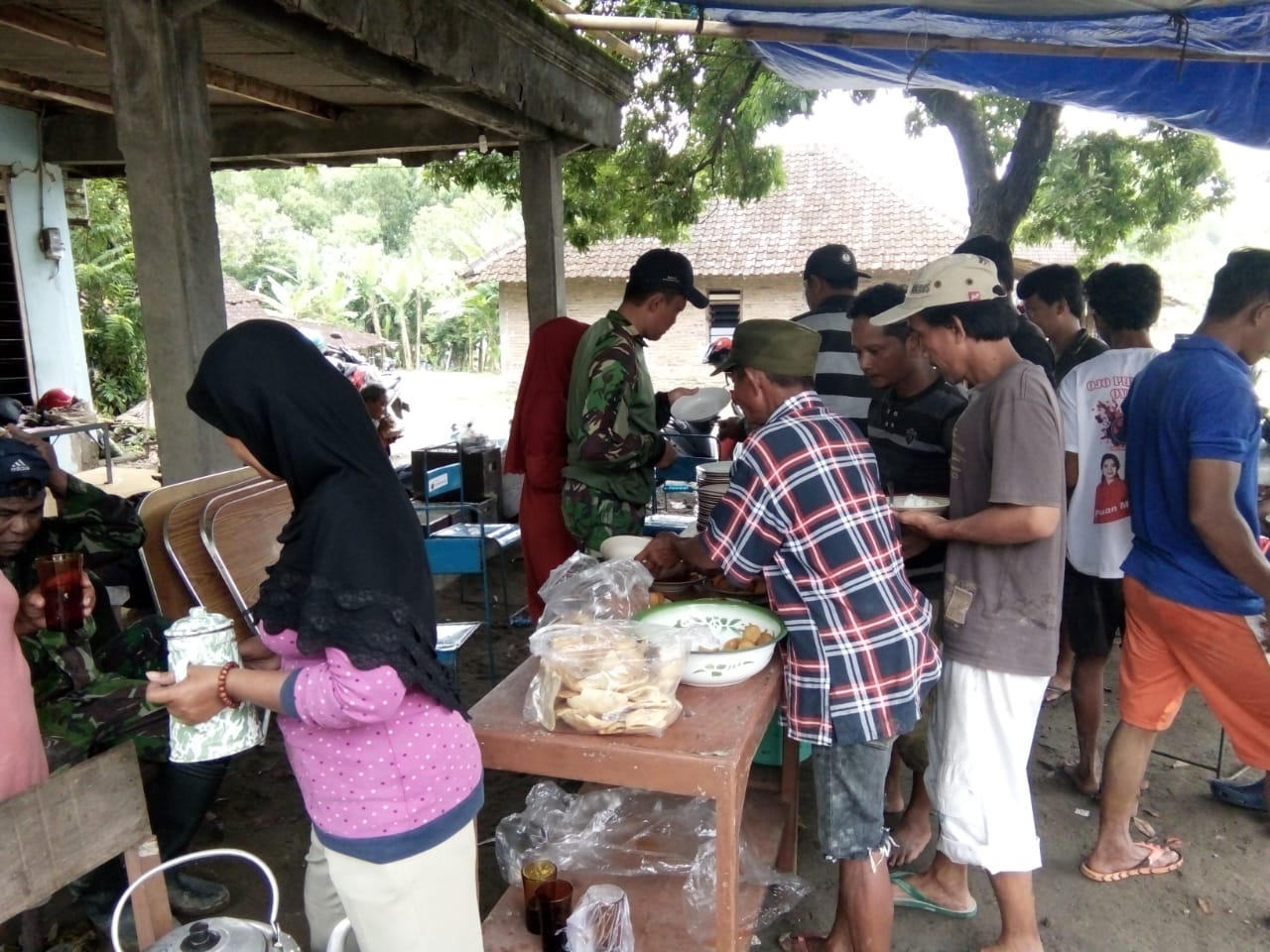 Partisipasi Ibu-ibu Mojosongo, Sulut Semangat Prajurit TNI Di TMMD Sengkuyung I TA. 2019