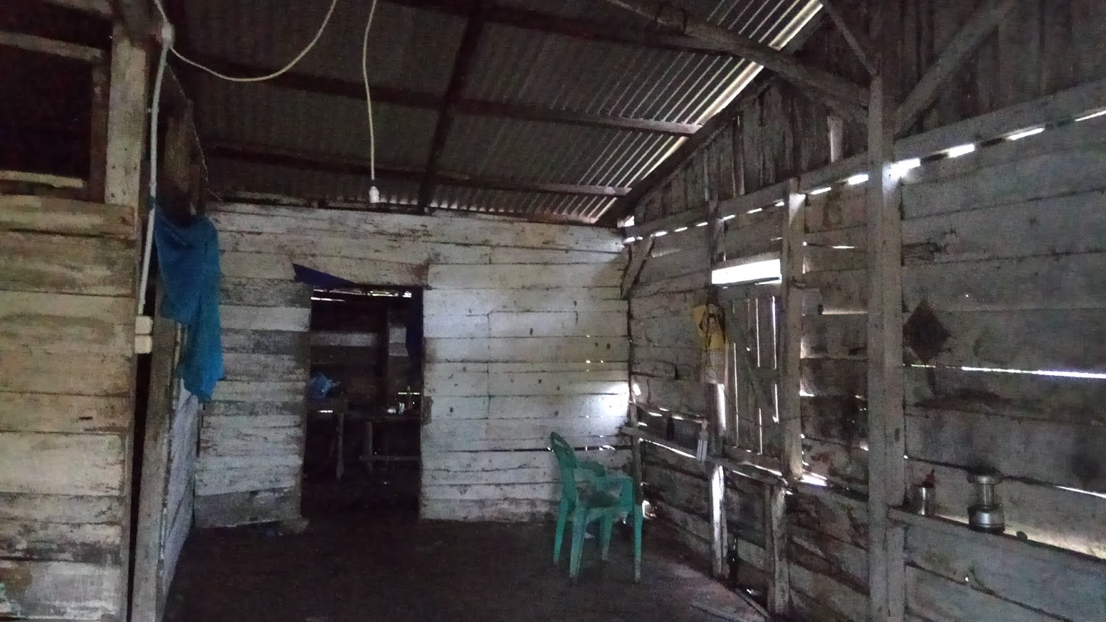 Satu Keluarga Miskin di Duta Yoso Mulyo Tulang  Bawang, Tinggal di Rumah Nyaris Roboh