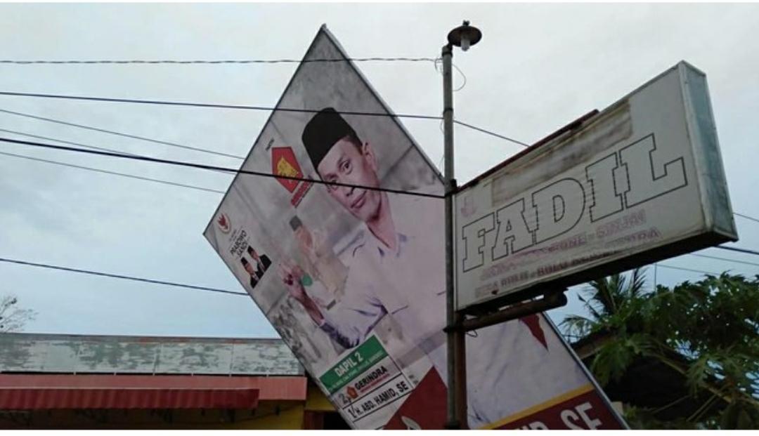 Caleg Gerindra Tersengat Listrik Saat Pasang Baliho, 2 Orang Tewas