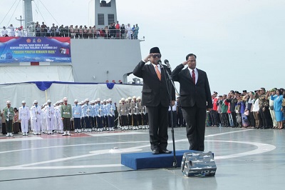 Peringati Hari Pahlawan, Ketua DPD RI Oesman Sapta Pimpin Upacara Tabur Bunga Di Laut Jakarta