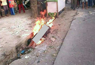 Seorang Pria Dibakar Hidup-hidup , Diduga Mencuri Toa di sebuah  Musholla