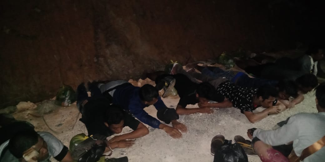 Perketat Pemeriksaan di Entikong, Satgas Pamtas 643 Gagalkan 8 Pekerja Migran Ilegal