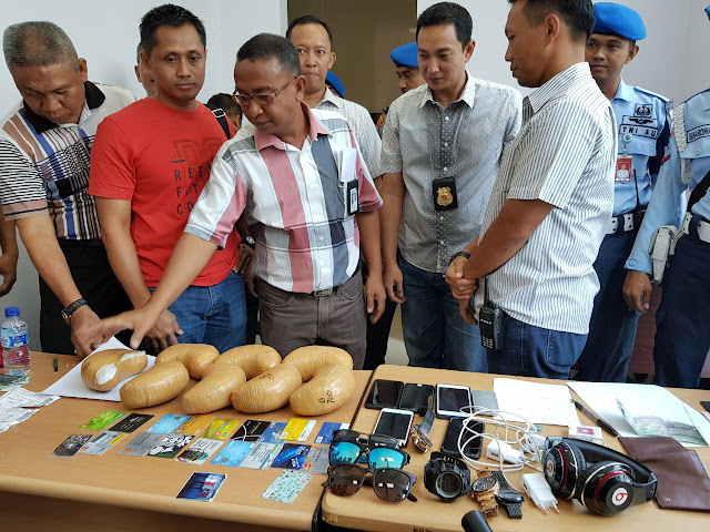 TEMUKAN NARKOBA EMPAT ORANG DI AMANKAN DI AVSEC BANDARA SSQ II PEKANBARU, RIAU
