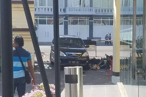 BREAKING NEWS...LAGI LEDAKAN BOM DI MAPOLRESTABES SURABAYA