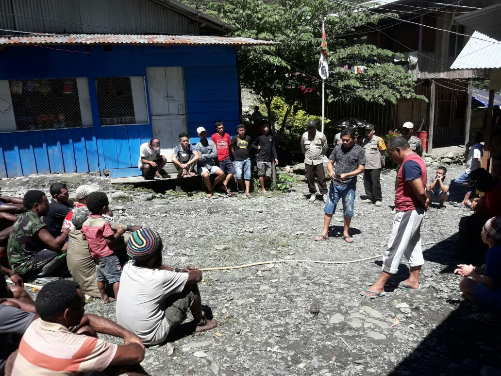 Harga Beras 25 Kg Meroket 2,4 Juta, Masyarakat Kampung Degeuwo Demo Turunkan Harga Transportasi Helikopter