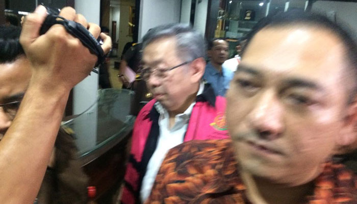 TAIPAN EDWARD SOERYADJAYA DIJEBLOSKAN KE SEL , KORUP DANA PENSIUN PERTAMINA (PERSERO) SENILAI Rp 1,4 TRILIUN