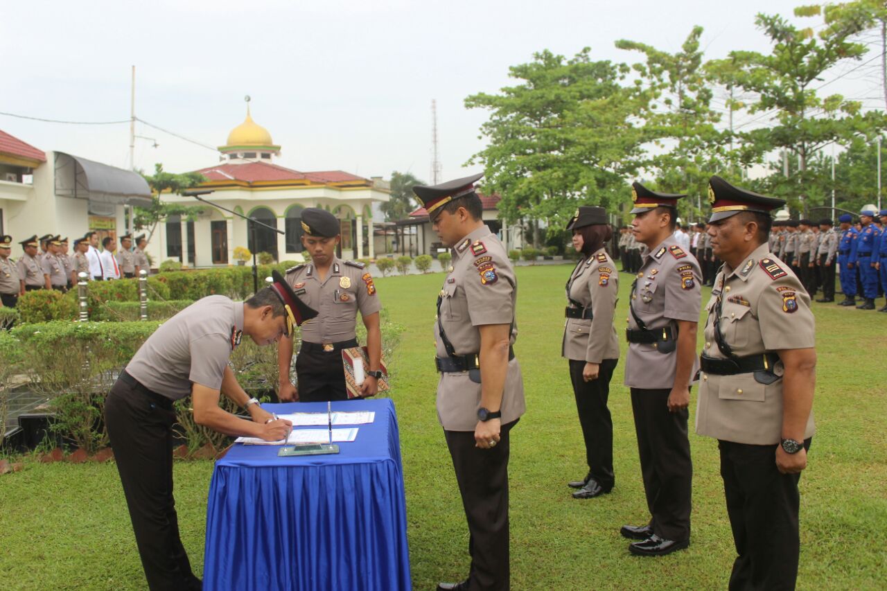 Polres Pelalawan Melaksanakan Serah Terima Jabatan Dua Kasat 