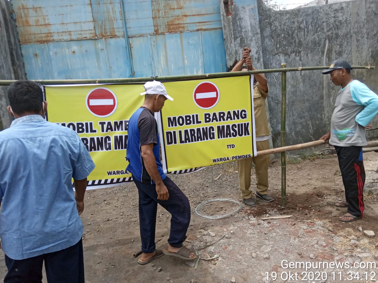 Tak Kunjung Ada Tindakan Pihak Berwenang, Warga Desa Tongaskulon Tutup Akses Masuk Tambak Udang 