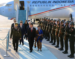 JOKOWI : Empat belas jam penerbangan dari Indonesia, saya dan rombongan tiba di Bandar Udara Internasional Esenboga Havalimani Ankara, Turki