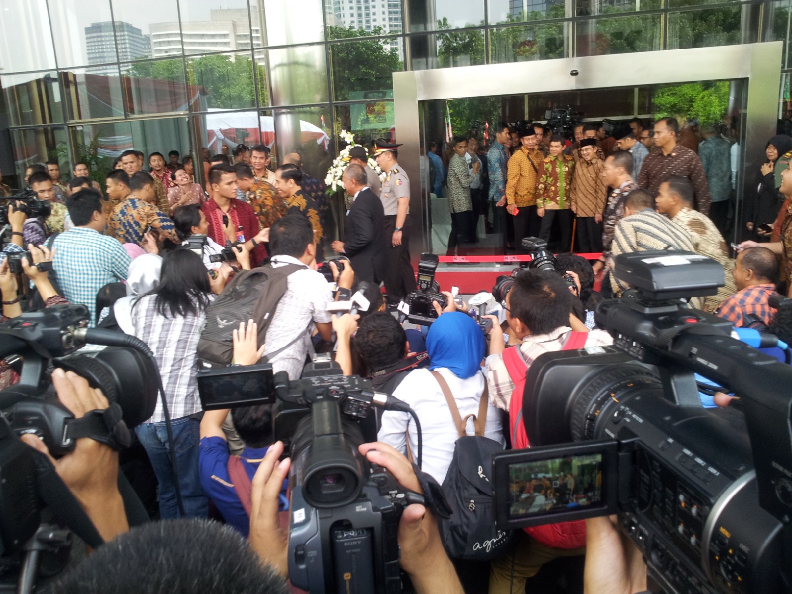KPK Dibonsai Rezim Jokowi: Kesaksian Wartawan yang Menyaksikan Langsung Kejayaan hingga Kemunduran Lembaga Antikorupsi