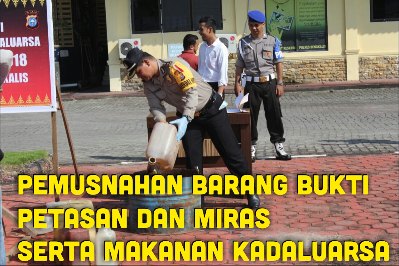 Ratusan Miras dan Ribuan Petasan Serta Makanan Kadaluarsa Dimusnahkan Di Halaman Polres Bengkalis