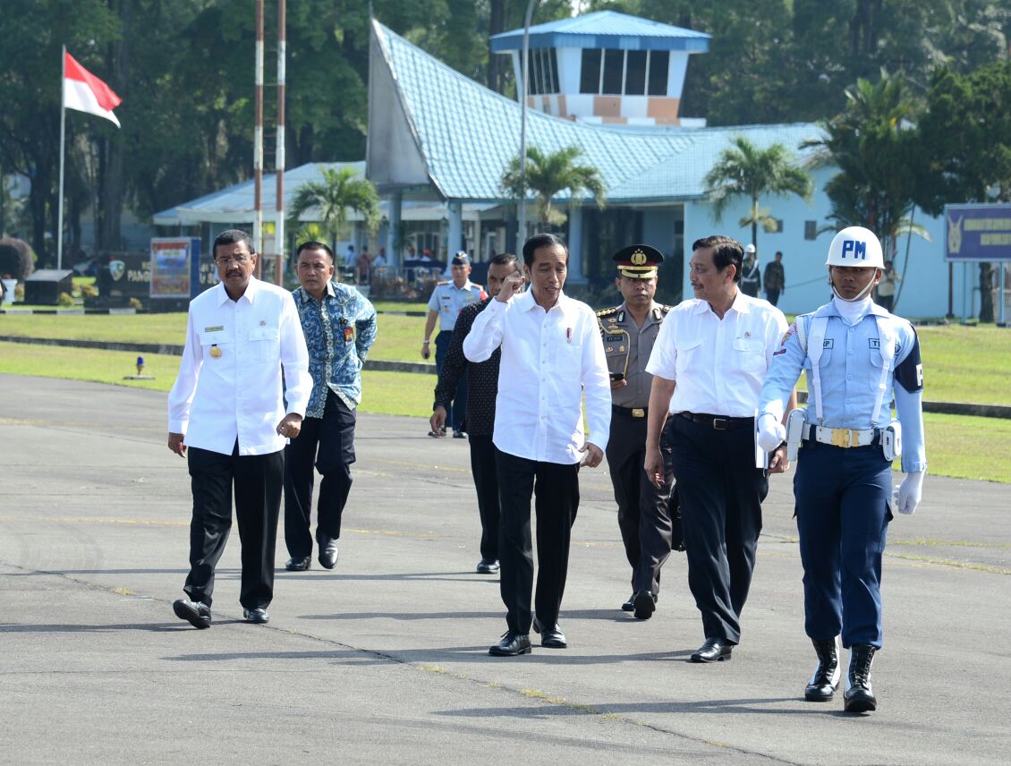 SIBORONG-BORONG DISAMBANGI PRESIDEN REPUBLIK INDONESIA , RESMIKAN TERMINAL BANDARA INTERNASIONAL SILANGIT