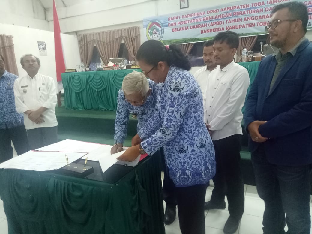 DPRD Tobasa Tetapkan R - APBD Sebesar 1.14 Triliun Rupiah