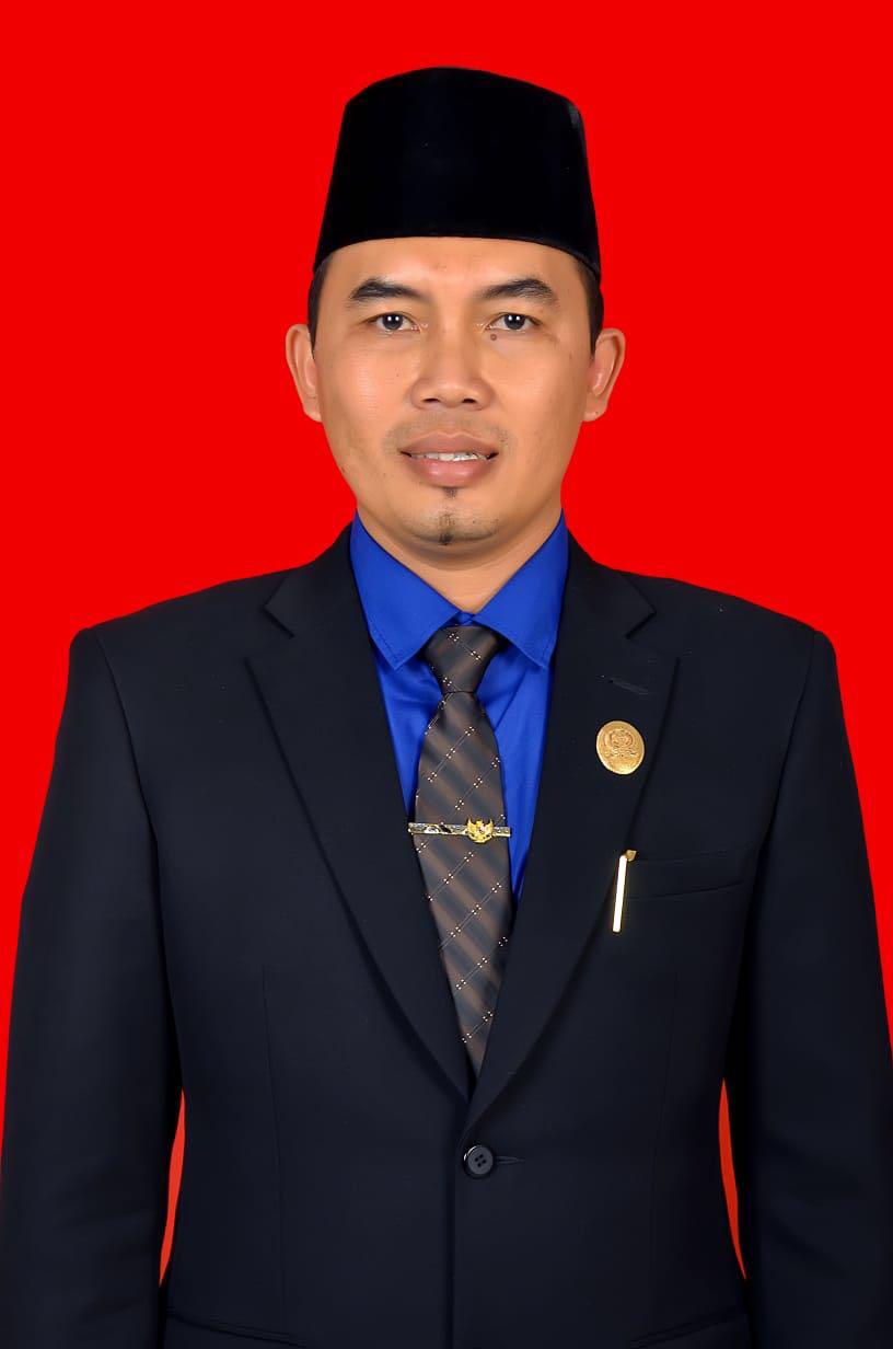 Terkait Tumpukan Sampah Di Kebun Sawit Anggota DPRD Kabupaten Bengkalis minta hal ini segera ditertibkan.