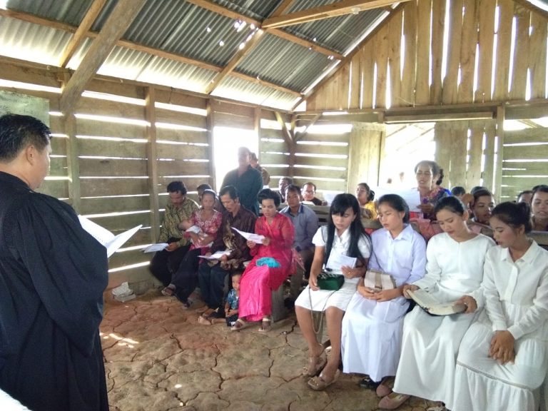  Prihatin...!Gereja HKBP Panji-panji Rohil-Riau Berlante Tano, Dindingnya Papan. Jemaat Antusias Ibadah
