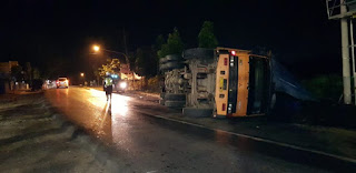 Truk Terguling Dampak Marak Pungli Di Jalan Lintas Tengah