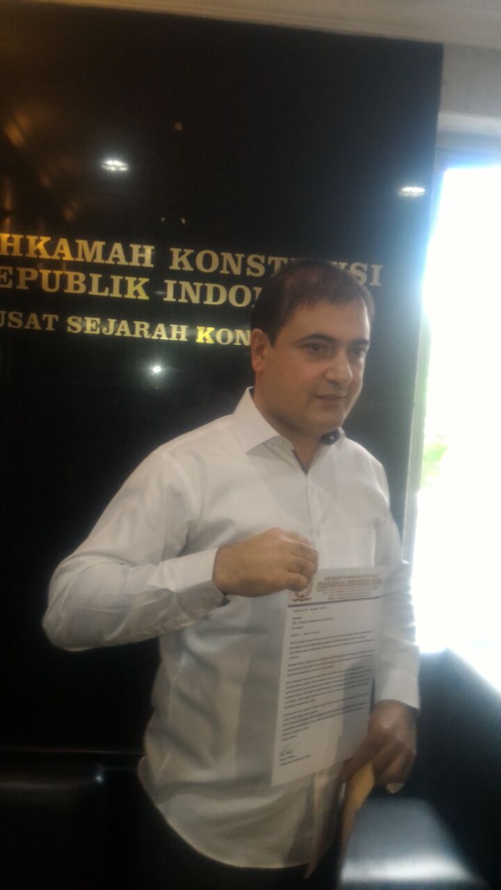 KETUM APMI SAM ALIANO SAMBANGI GEDUNG MAHKAMAH KONSTITUSI PERIHAL PUTUSAN MK  TENTANG LGBT