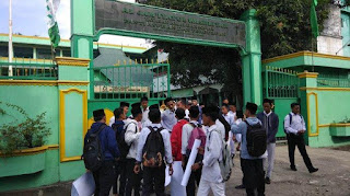 Diduga Raba Paha Siswi Hingga Panggil Sayang, Kepsek Al Jamiyyatul Washliyah Medan di Demo Siswanya