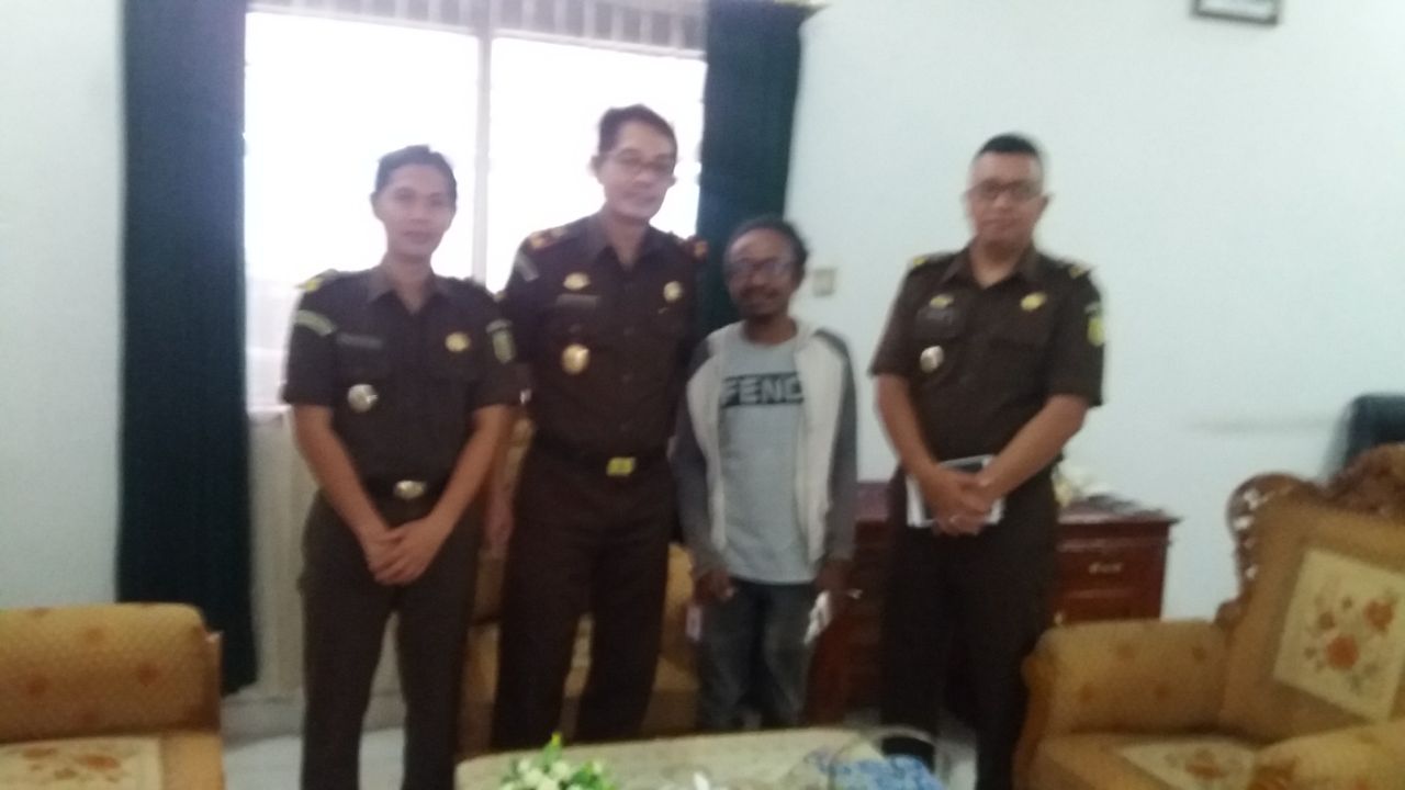 KEJARI ALOR NTT PASTIKAN SIDANG KORUPSI DANA OPS. SEKWAN DI SIDANGKAN