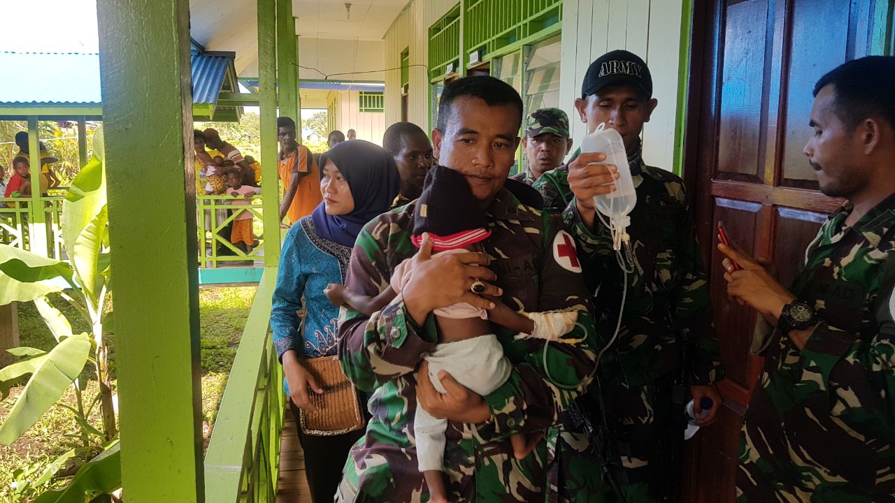Satgaskes TNI Percepat Proses Evakuasi Pasien Ke RSUD Agats 
