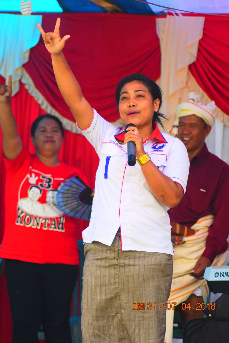 TOKOH MUDA WANITA SUMBA BARAT DAYA SIAP MENANGKAN PASLON PAKET KONTAK