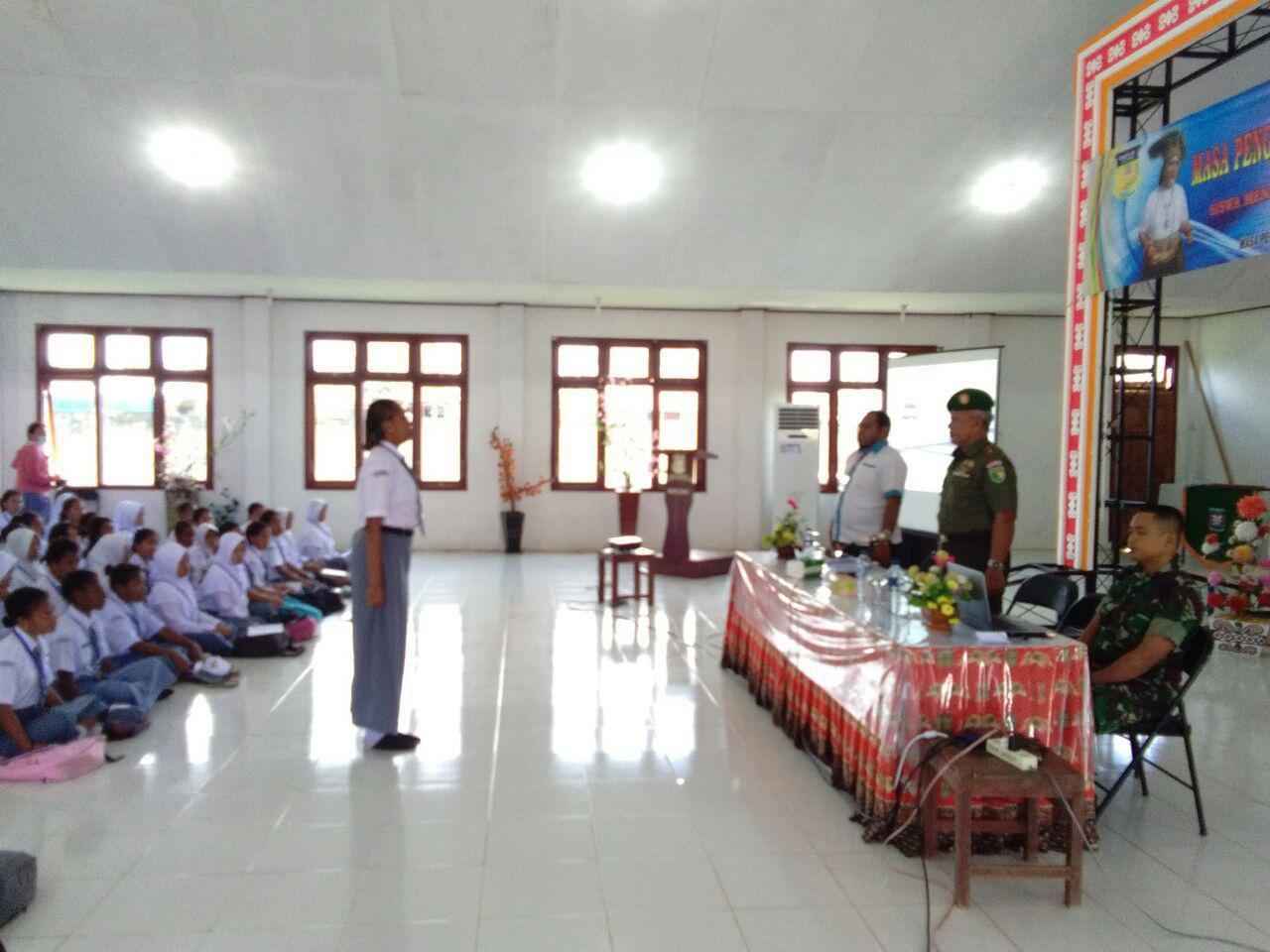 Danramil 1707-05/Merauke Beri Materi Wawasan Kebangsaan Di SMA Negeri 1 Merauke