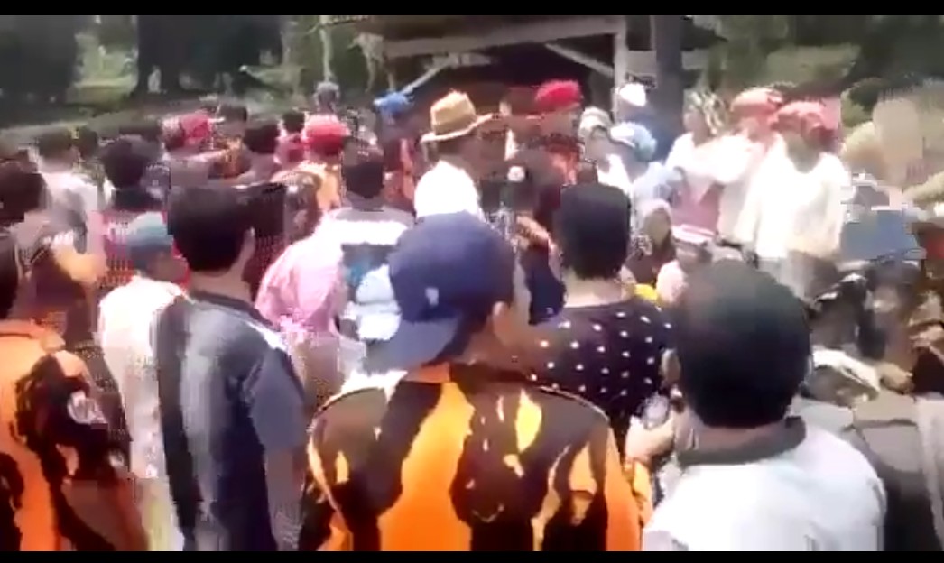 Papan Bunga Penuhi Mapolres Tapsel, Masyarakat Dukung  Polisi  Tangkap Preman  Berkedok Ormas 