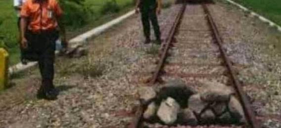 Petugas Tangkap 4 Remaja Pemasang Batu di Rel Kereta