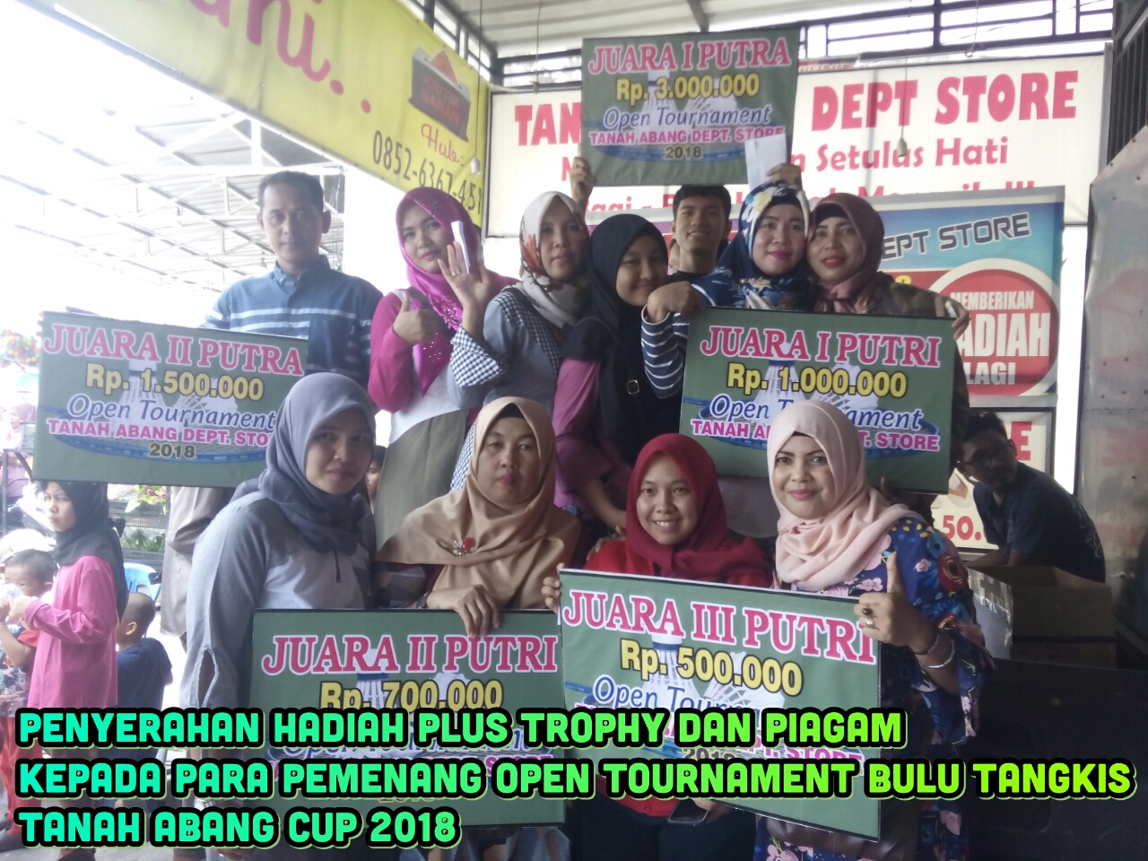 Jelang Acara Pembagian Juara Open Tournament Bulu Tangkis Tanah Abang Cup 2018 Pihak Manejemen Tanah Abang Bagikan Hadiah Undian Serta Doorprize Dan Berikan Santunan Kepada 130 Anak Yatim