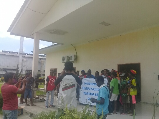 Buruh Kelapa Sawit Merasa Dirugikan, Mendatangi PT. Henrison Inti Persada Papua 