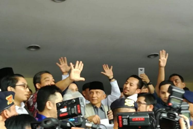 Amien Rais Tiba Di Polda Metro Jaya Terkait Hoax Ratna Sarumpaet