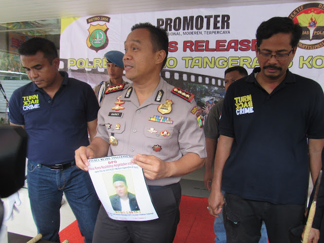 POLISI SEBAR FOTO DD, GURU ILMU KEBAL DARI SAJAM DI TANGERANG, BANTEN