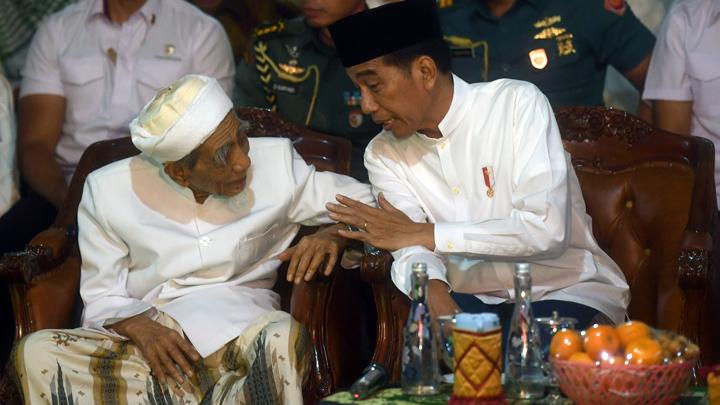 Kiai kharismatik KH Maimoen Zubair alias Mbah-Moen Tutup Usia di Mekah