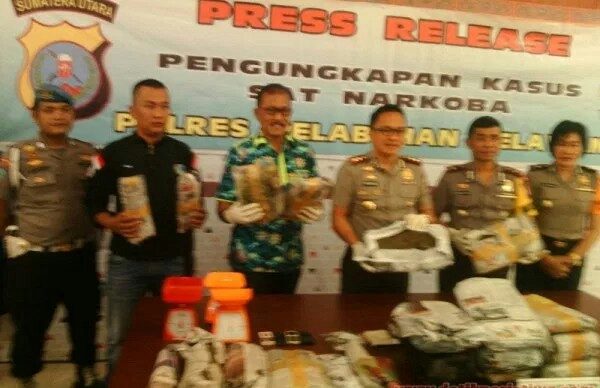 Sindikat Jaringan Narkoba Asal Aceh Ditangkap  Sat Narkoba Polres Pelabuhan   Belawan