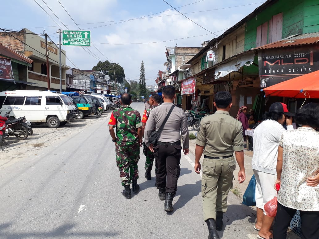 Personil TNI-POLRI dan Satpol PP Tertipkan Pasar Parsoburan