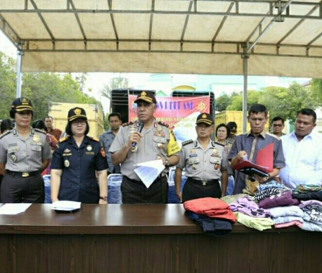 Ditreskrimsus Polda Sumut Gagalkan Pakaian Bekas Selundupan Senilai Rp1,1 Miliar.